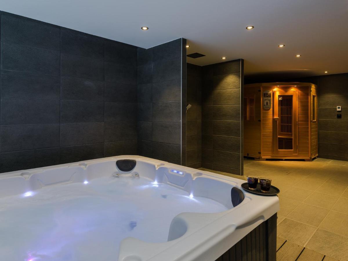 Hotel Victoria Lodge By Skinetworks Val-dʼIsère エクステリア 写真